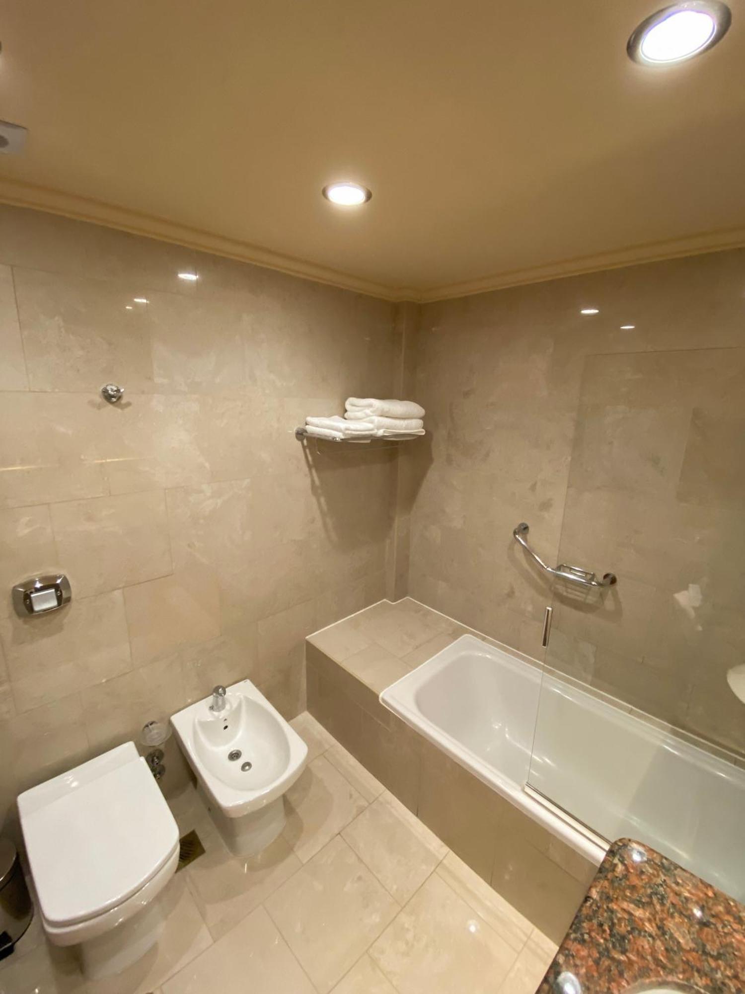 Status Hotel Hotel