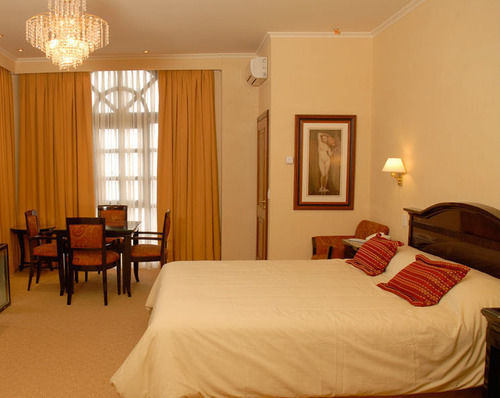 Status Hotel 4*
